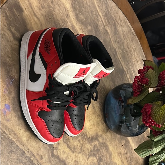 Nike Men's Black, Red, and White Sneakers - Picture 1 of 5